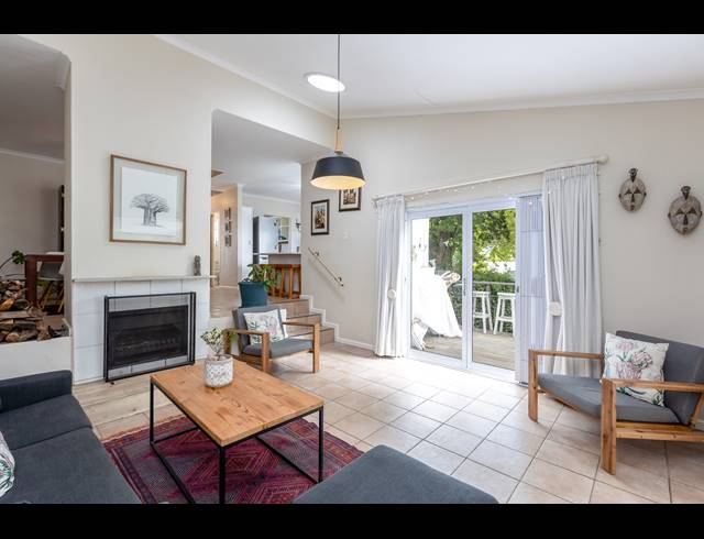 3 BEDROOM SEMI DETACHED RENTED IN SCOTT ESTATE